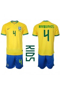 Brazilië Marquinhos #4 Babytruitje Thuis tenue Kind WK 2022 Korte Mouw (+ Korte broeken)